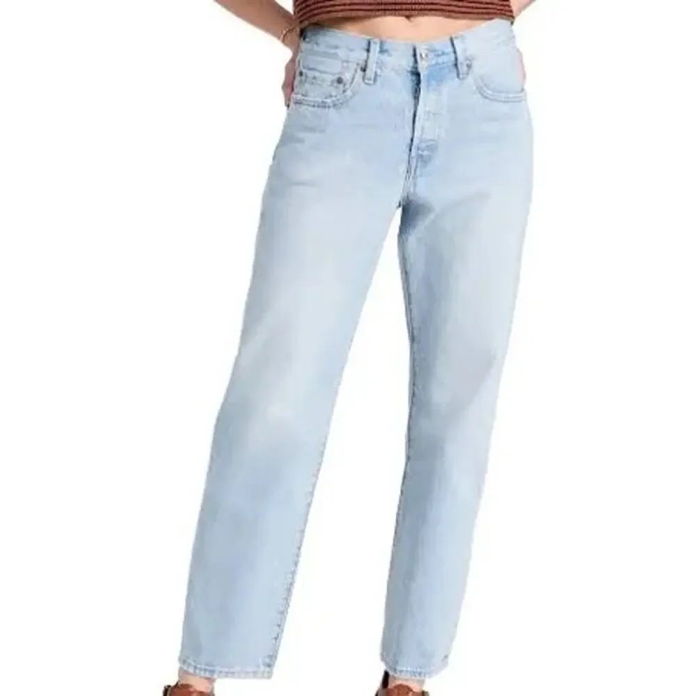 Levi's 501 90s jeans in a light stonewash. Size 33